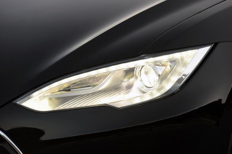 Детали экстерьера Tesla Model S 2012 года  (фото 18 из 88)